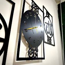 Large 3D wooden wall clock featuring Islamic Arabic calligraphy design, decorative living room centerpiece.
